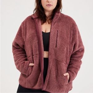 Girlfriend Collective Recycled Full-Zip Fleece in Pink / Plum - Size S